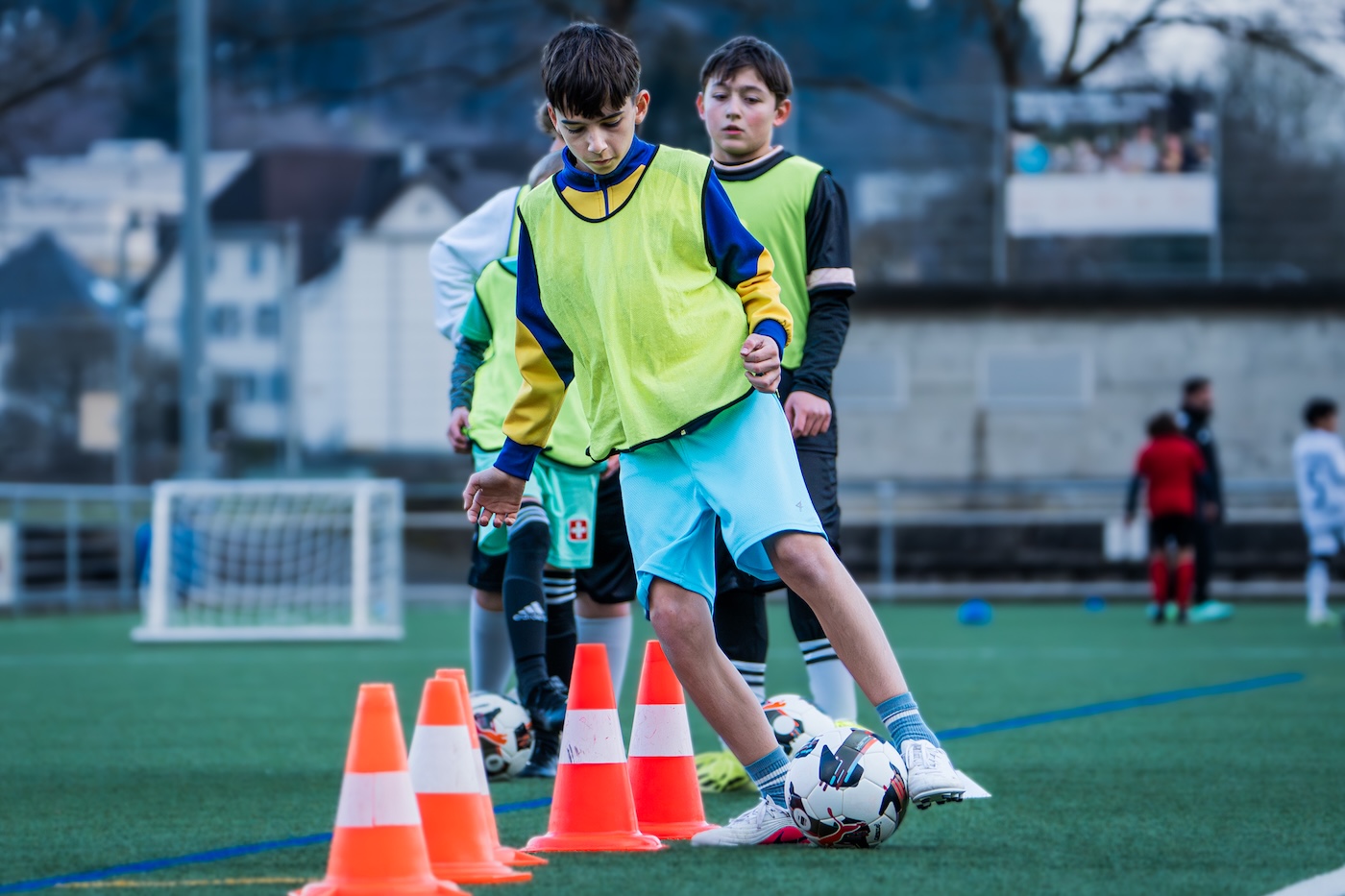 Training mit Ball und Hütchen