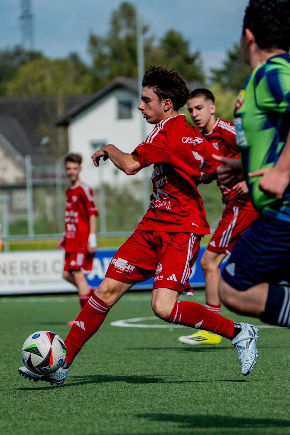 Spieler läuft mit Ball